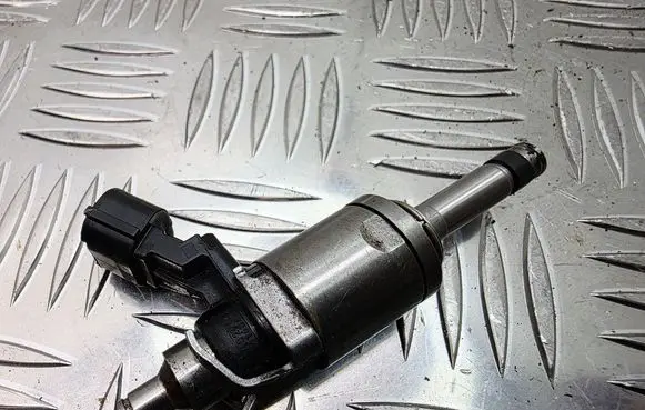 Nissan Qashqai Fuel injector H8201141604 4350R0060