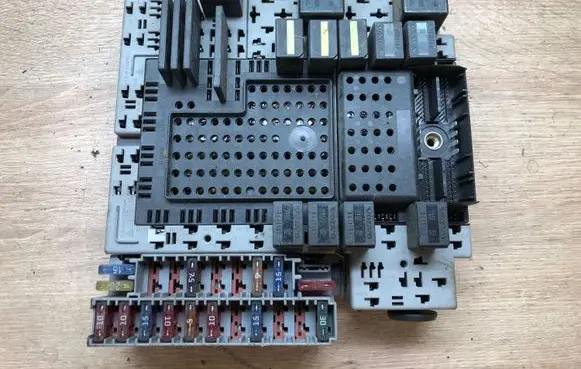 Volvo S40 Fuse module 8688153