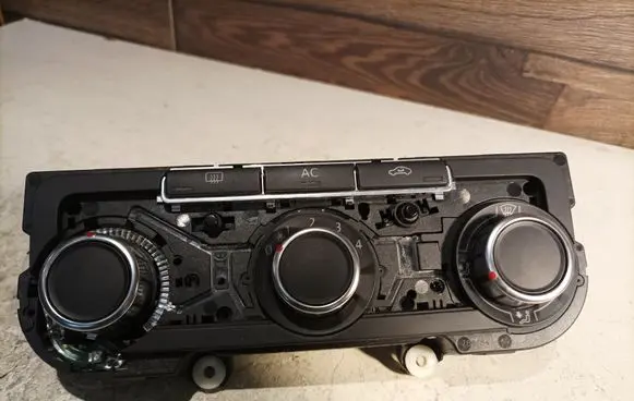 Volkswagen Golf VI Climate control unit 3C8907336ZJU K0045HB00975100