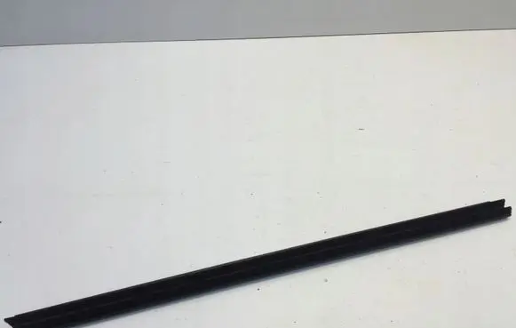Peugeot 2008 II Front door glass trim molding 9820825380