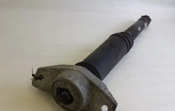 Nissan Qashqai J12 Rear shock absorber/damper 562106UA1B