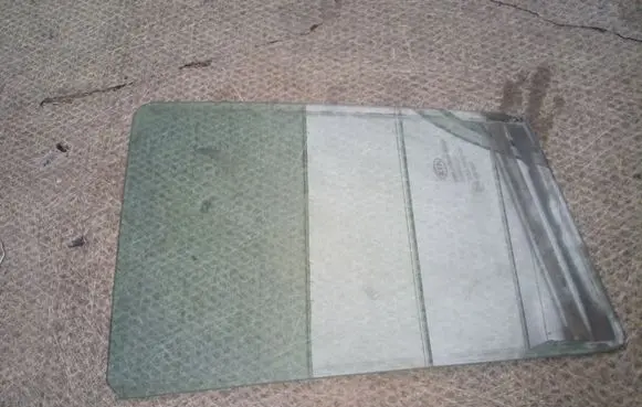 KIA Sportage Rear vent window glass AS2