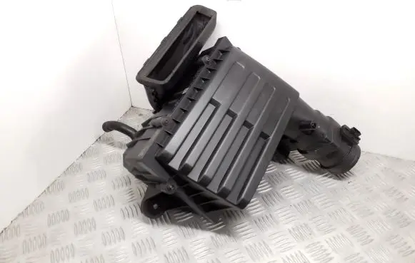 Volkswagen PASSAT B8 Air filter box 5Q0129607AA 5Q0129601AC