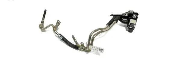 Engine coolant pipe/hose