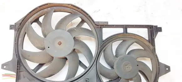 Peugeot 806 Radiator cooling fan shroud 8240141