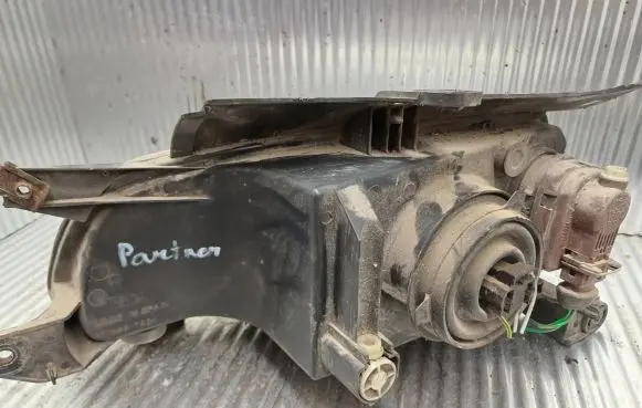 Peugeot Partner Headlight/headlamp 02H0R