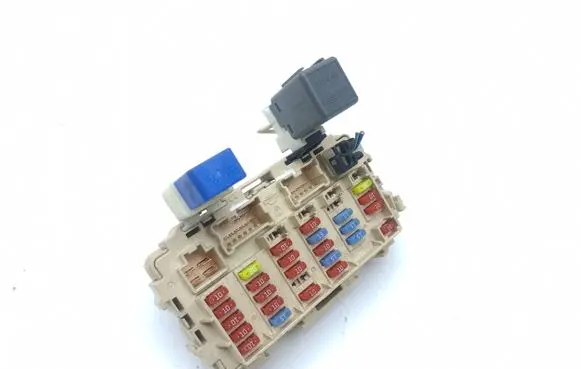 Nissan X-Trail T30 Fuse module