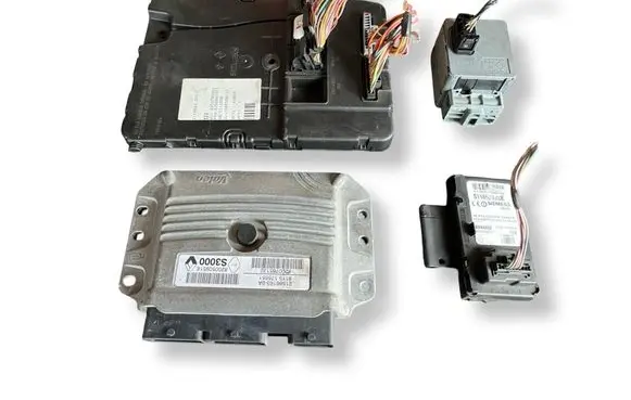 Renault Megane II Engine ECU kit and lock set 215860596A 8200509516