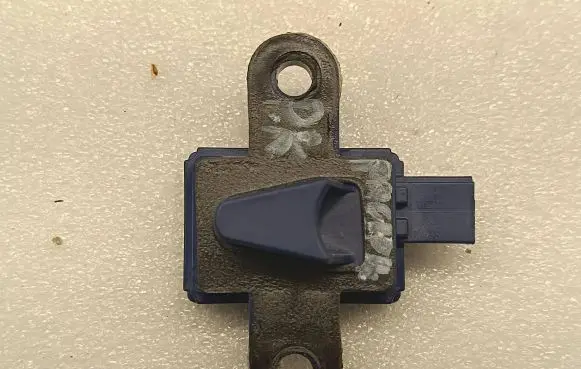 Chrysler Pacifica Airbag deployment crash/impact sensor 68245077AA 53328368 5WK66090