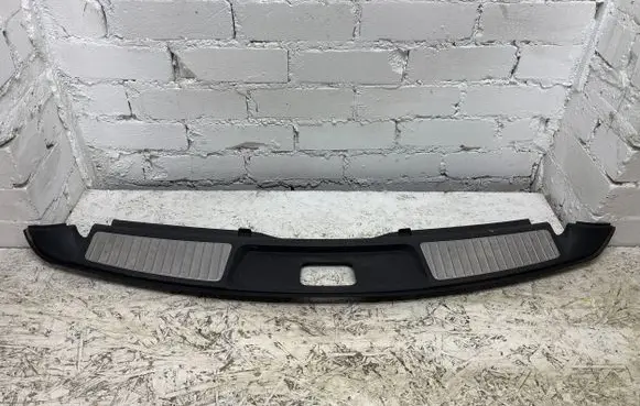 Trunk/boot sill cover protection