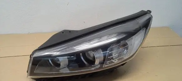 KIA Sorento Headlight/headlamp 