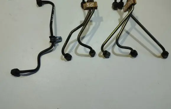 Volvo XC70 Fuel injector supply line/pipe 
