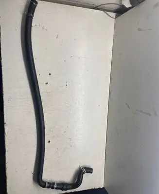Engine coolant pipe/hose