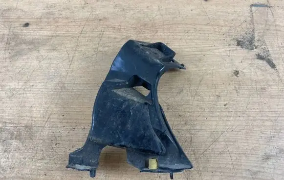 BMW 5 GT F07 Front bumper mounting bracket 7203828