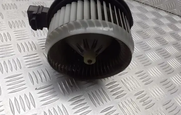 Toyota Corolla E140 E150 Heater fan/blower 272700-5151