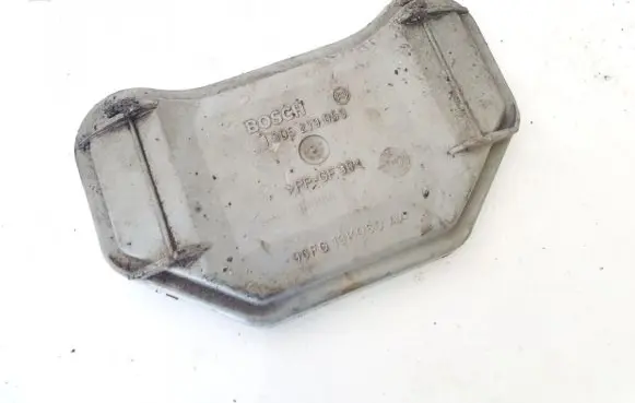 Ford Fiesta Headlight/headlamp dust cover 1305219059