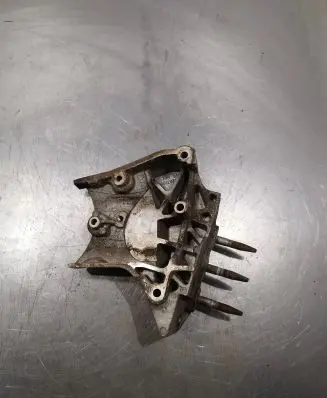 Suzuki SX4 Engine mounting bracket 55203509
