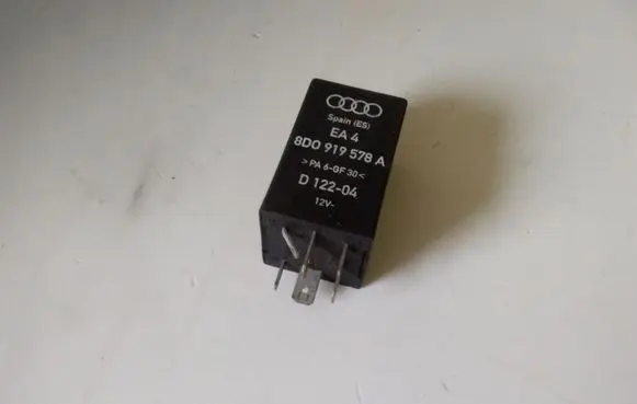 Volkswagen PASSAT B5.5 Other relay 8D0919578A