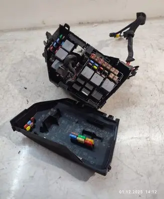 Land Rover Discovery Sport Fuse box set 669T14A076CA