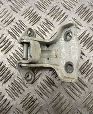 Chevrolet Captiva Rear door lower hinge 