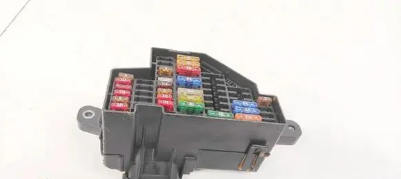 Volkswagen Golf V Fuse box set