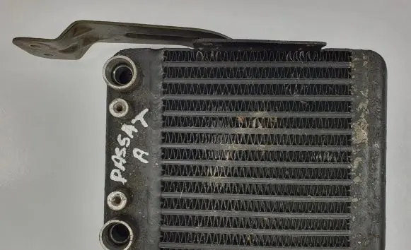 Volkswagen PASSAT B5.5 Engine oil radiator 4D0317021C