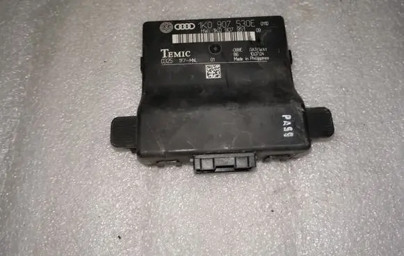 Volkswagen Golf V Door control unit/module 1K0907530E 1K0907951