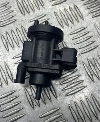 Mercedes-Benz E W211 Turbo solenoid valve A0005450427
