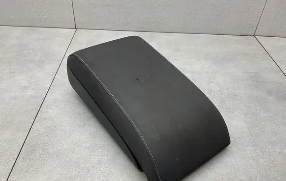 Volkswagen Touran II Armrest 1T0864208