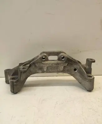 Citroen DS7 Crossback Engine mounting bracket 9813582980
