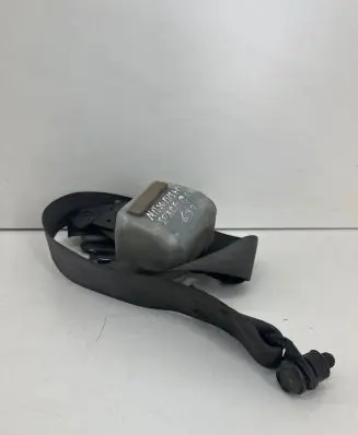 Mitsubishi Space Gear Rear seatbelt M8670T N567016 D4604