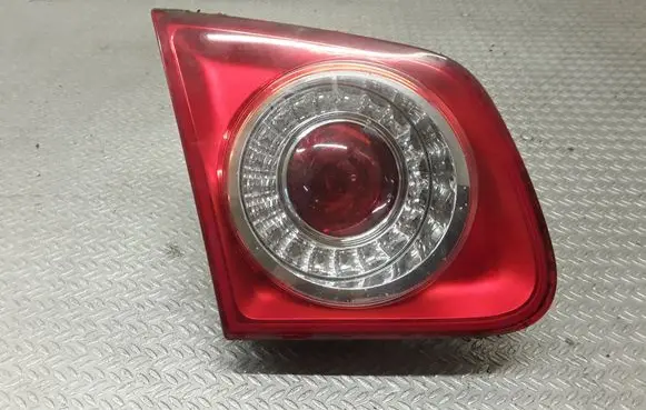 Volkswagen Jetta V Tailgate rear/tail lights 1K5945093