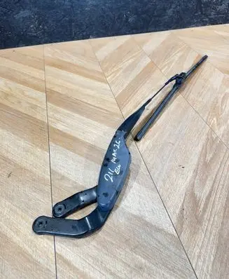 Mercedes-Benz E W211 Front wiper blade arm A2118240049