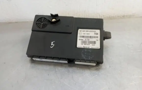 Hyundai i30 Antenna control unit 954002L100 116RA000036 GB210124
