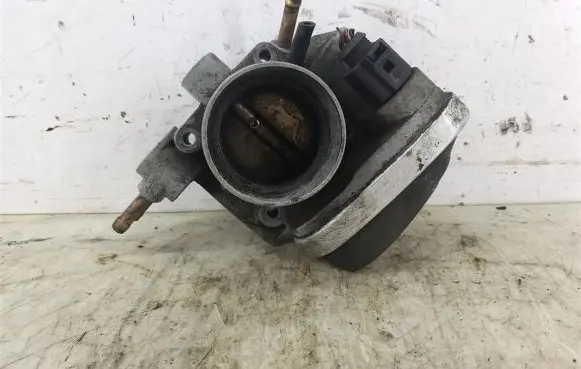 Volkswagen PASSAT B5.5 Throttle body valve 06B133062L