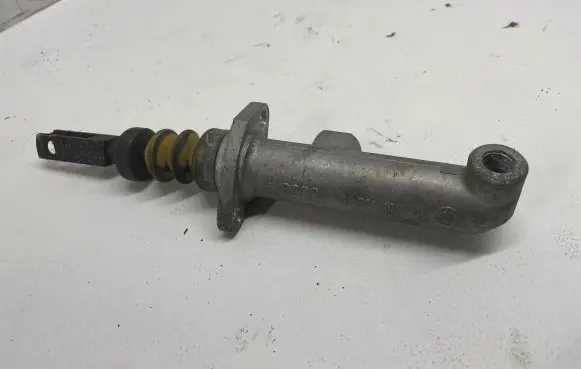 Audi A6 S6 C4 4A Clutch master cylinder 4A1721401