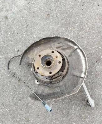 BMW 7 E65 E66 Rear wheel hub spindle/knuckle T8511T