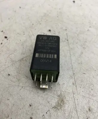 Skoda Octavia Mk3 (5E) Glow plug pre-heat relay 04L907282