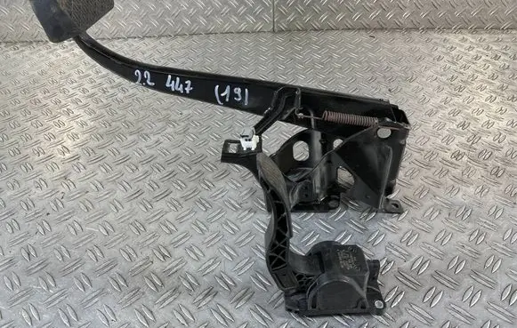 Mercedes-Benz Vito Viano W447 Brake pedal A4472900101