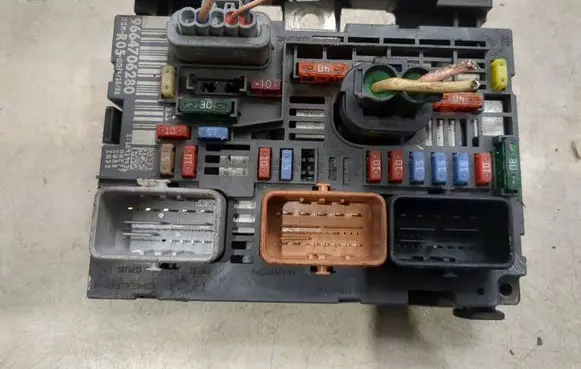 Peugeot Partner Fuse module 9664706280