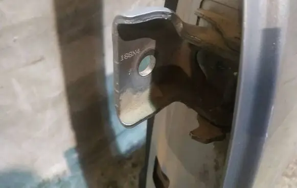 Citroen C3 Rear door lower hinge