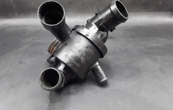 Thermostat/thermostat housing