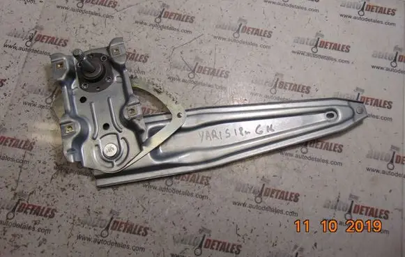 Rear door manual window regulator