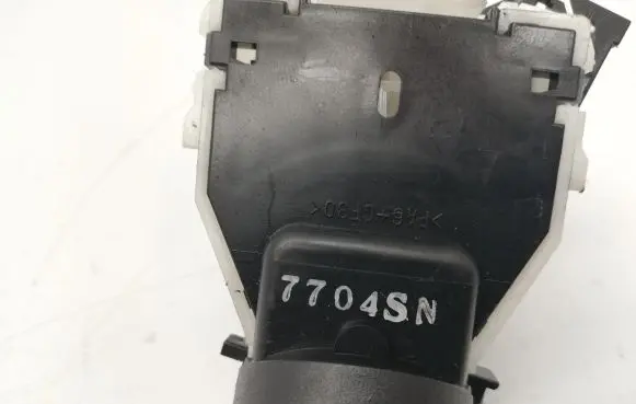 Nissan X-Trail T30 Indicator stalk 7704SN