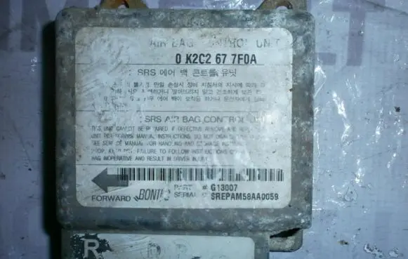 KIA Carens I Airbag control unit/module 0K2C2677F0A