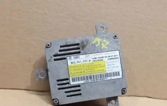 Volkswagen PASSAT B7 Headlight ballast module Xenon 8K0941597B