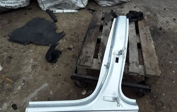 Volvo S60 Pillar (middle) 32132059