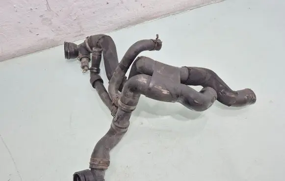 Volkswagen Golf V Engine coolant pipe/hose