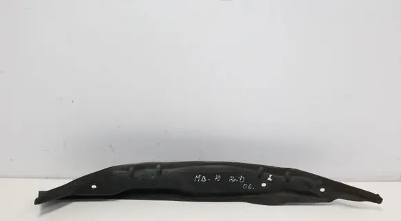 Mercedes-Benz A W169 Front splash guards bracket 1698890425