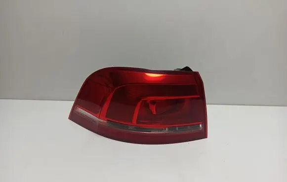 Volkswagen PASSAT B7 Rear/tail lights 3AF945095C
